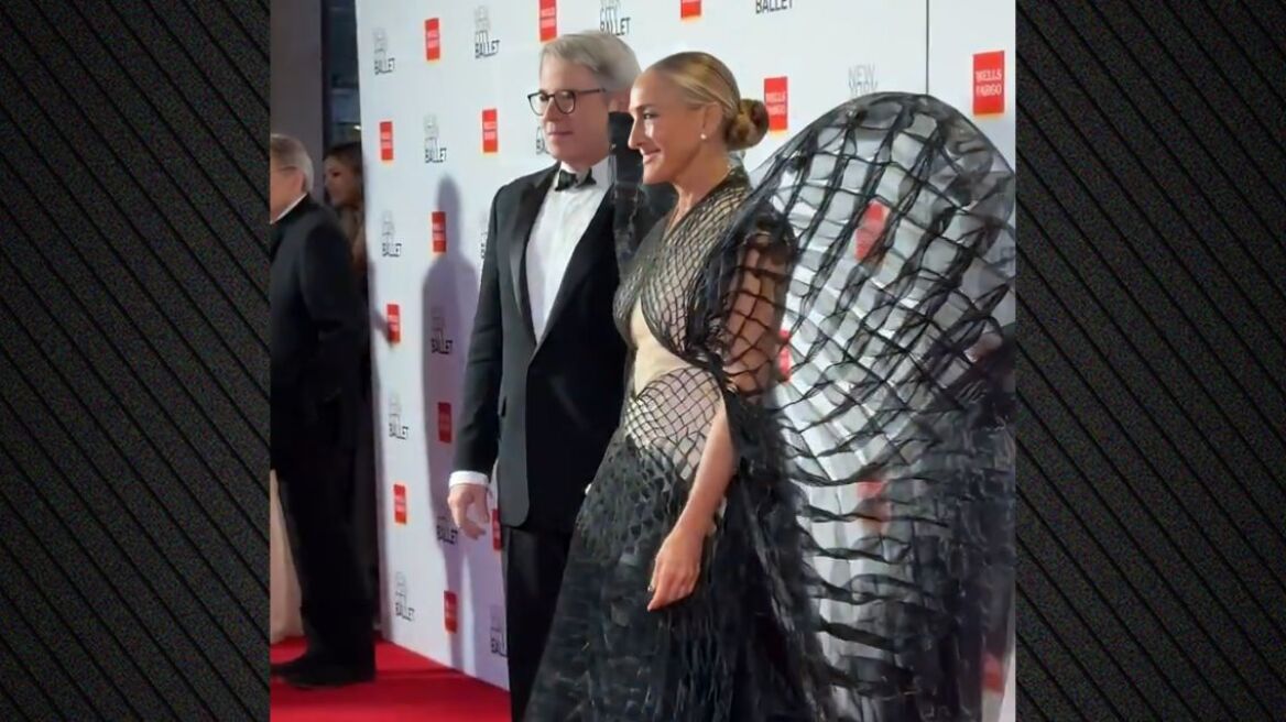 Σάρα Τζέσικα Πάρκερ: Με μεγάλα μαύρα φτερά στο New York City Ballet Gala - Η εμφάνιση που έκλεψε την παράσταση