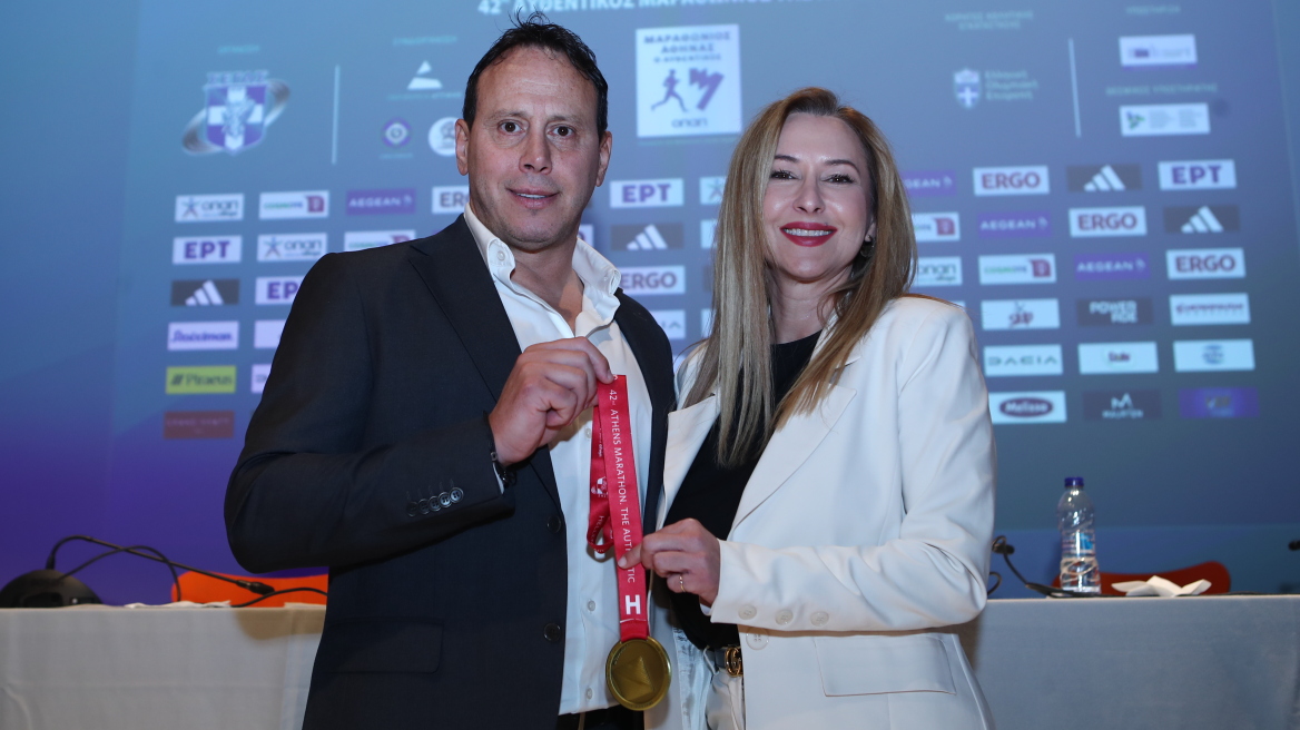 Το μετάλλιο του 42ου Αυθεντικού Μαραθωνίου της Αθήνας - Η σβούρα και ο συμβολισμός της 