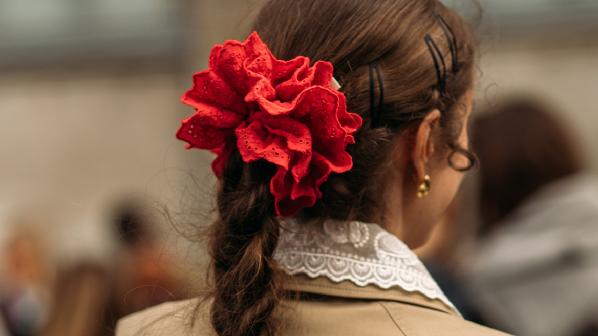 Τα αξεσουάρ μαλλιών που φοράνε όλα τα stylish κορίτσια στην Κοπεγχάγη
