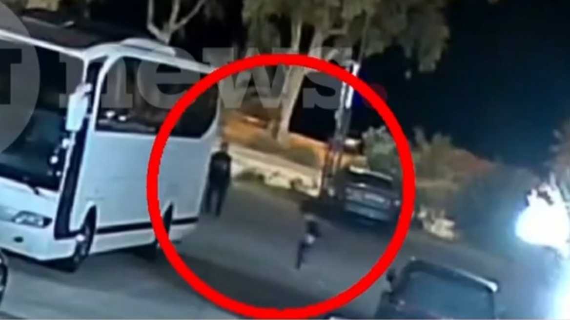 Βίντεο ντοκουμέντο από τη στιγμή της δολοφονίας της Γαρυφαλλιάς στην Πάτρα - Τη χτυπά και πέφτει αναίσθητη