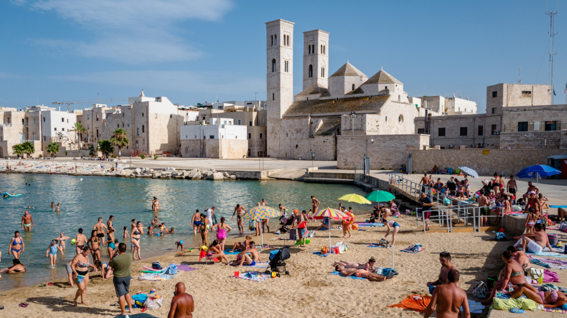 Σαρδηνία: Δίνει 15.000 ευρώ σε όσους θέλουν να μετακομίσουν εκεί, μέχρι και μετρητά για έναρξη επιχείρησης
