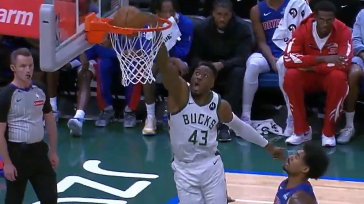 Το «αεροπλανικό» του Θανάση που... τρέλανε τον Γιάννη στη νίκη των Μπακς - Δείτε βίντεο