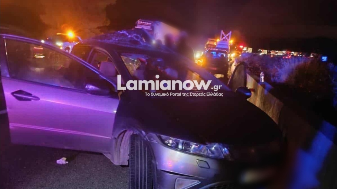 Σοβαρό τροχαίο στην Αθηνών-Λαμίας: Φορτηγό παρέσυρε αυτοκίνητο που είχε σταματήσει στη ΛΕΑ - Τραυματίστηκε ο οδηγός του ΙΧ