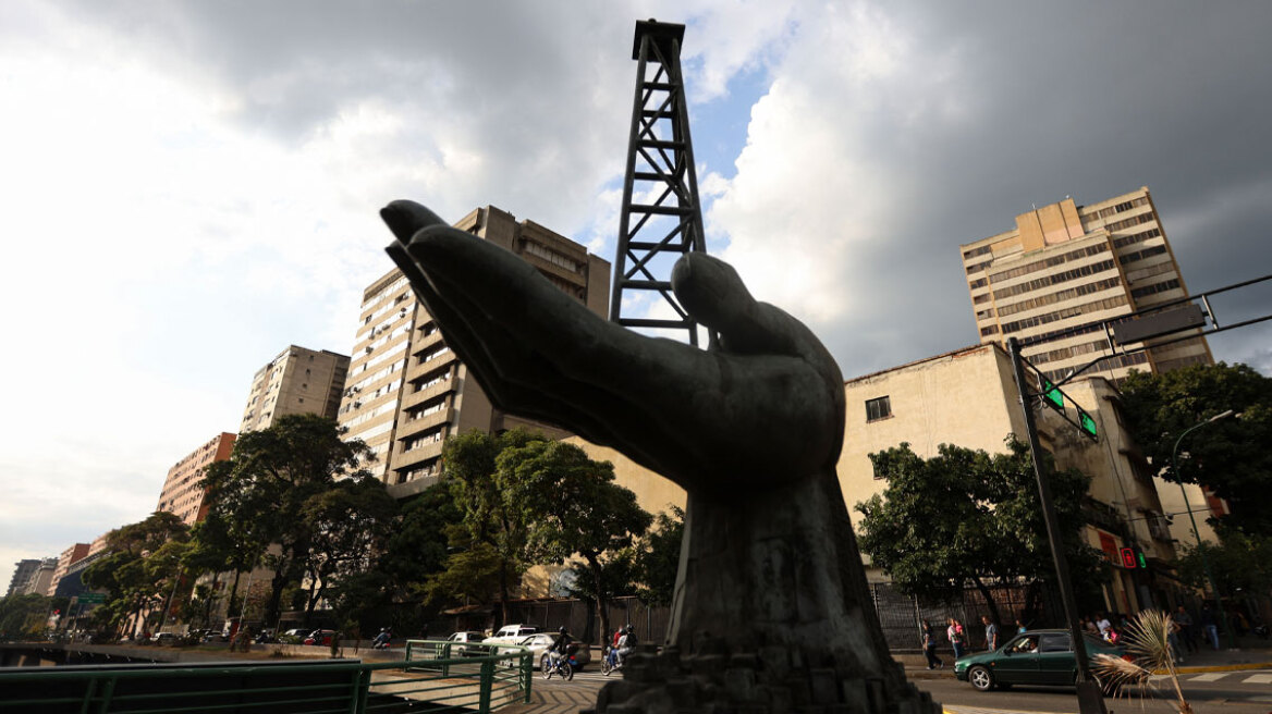 Γη, ύδωρ και... πετρέλαιο: Ο Μαδούρο τα δίνει όλα στον Τραμπ, για να μείνει στην ηγεσία της Βενεζουέλας - Διαπραγματεύσεις κάτω από το τραπέζι