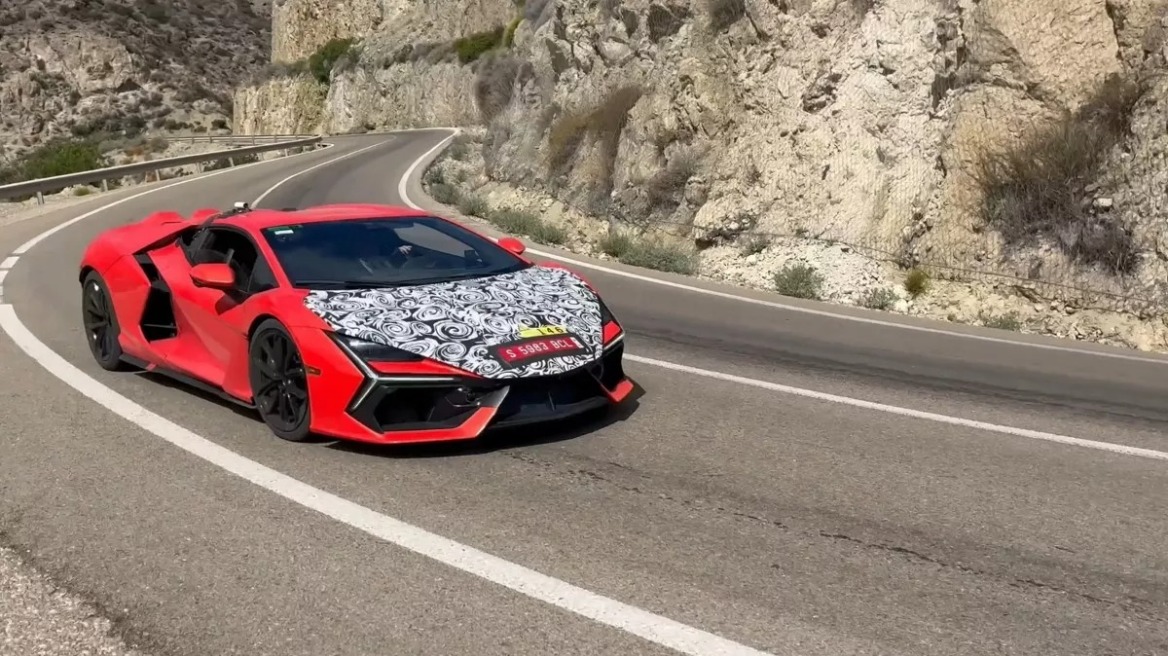 Στα σκαριά μια νέα έκδοση της Lamborghini Revuelto