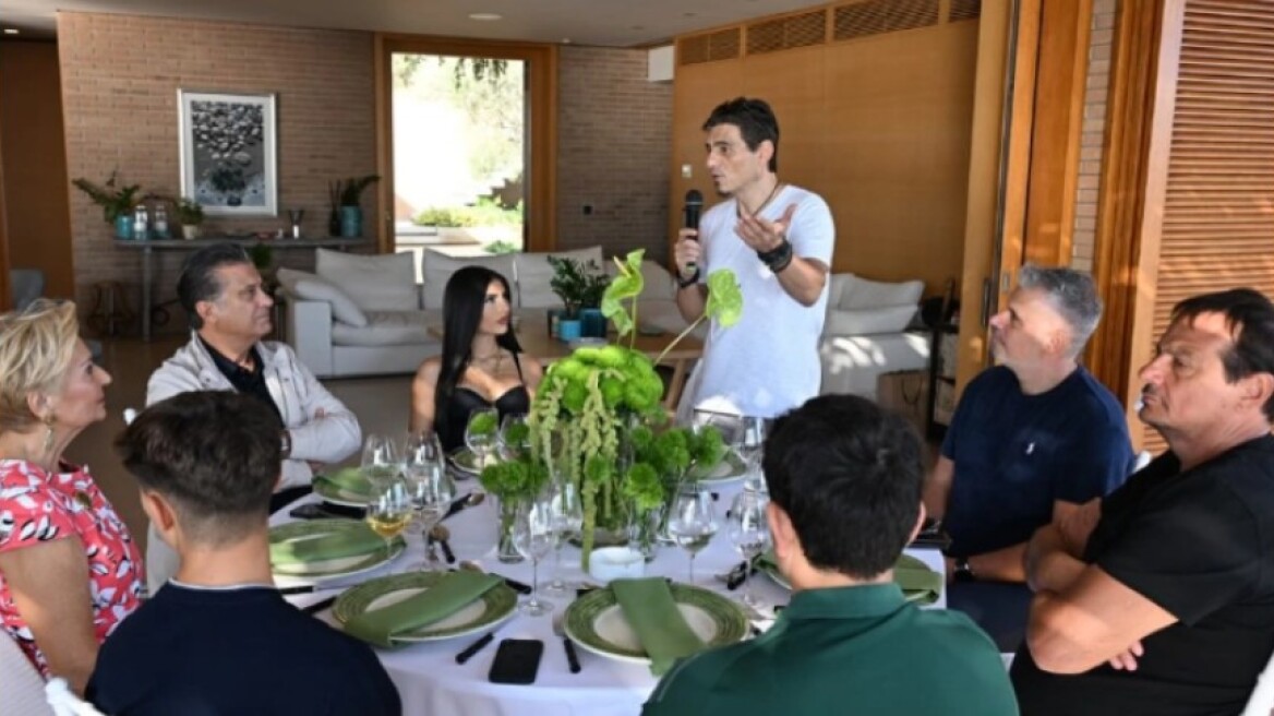 Γιαννακόπουλος: «Εκεί στη γωνία είναι το τραπεζάκι που θα βρίσκονται τα τρία τρόπαια στο τέλος της σεζόν»