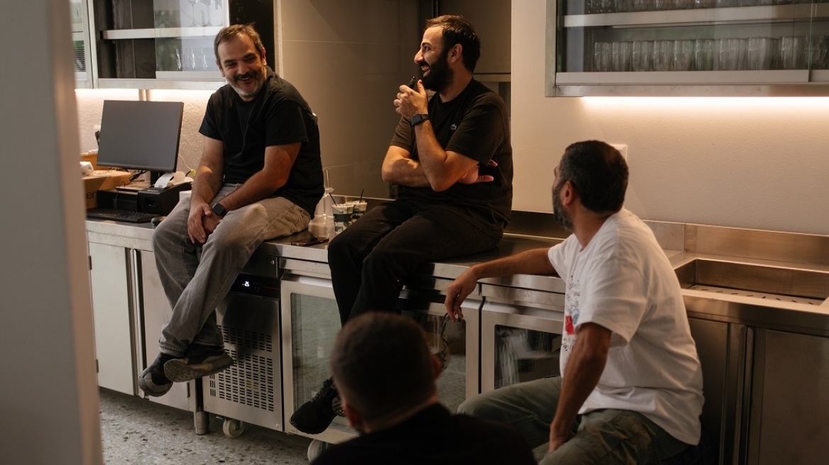 Άκρα και Cookoovaya ενώνουν δυνάμεις και 4 σεφ δημιουργούν μαζί το Πλυτά στο Παγκράτι