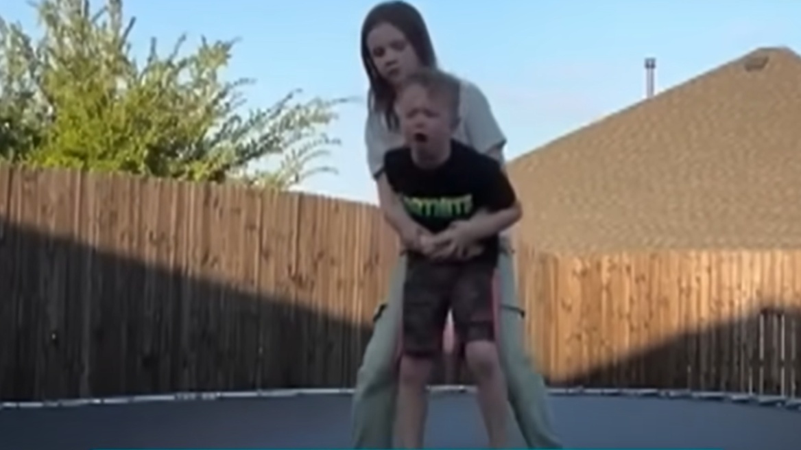 Η στιγμή που  μια 10χρονη στο Τέξας σώζει από πνιγμό τον 7χρονο αδερφό της, δείτε βίντεο