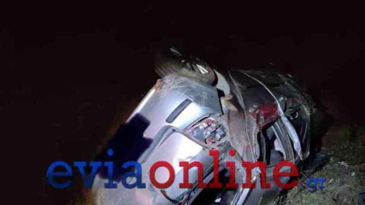 Τροχαίο στην Εύβοια: Αυτοκίνητο εξετράπη της πορείας του και ντεραπάρισε - Δείτε φωτογραφίες