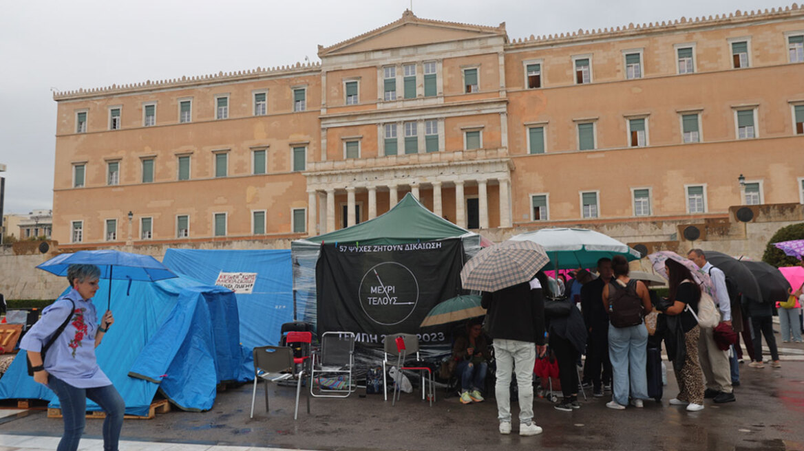 Μητσοτάκης: Στο υπουργείο Άμυνας η προστασία του Αγνώστου Στρατιώτη - Πρέπει να διαφυλάξουμε τον χαρακτήρα του μνημείου