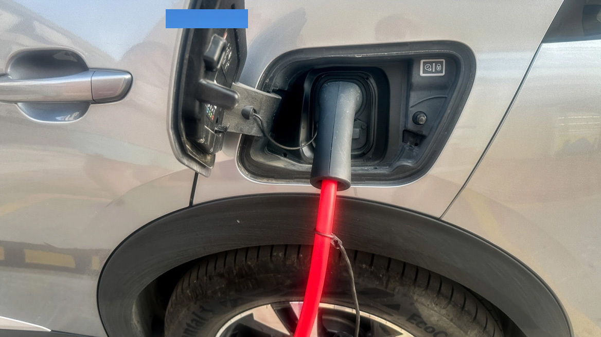 Δικηγόρος προειδοποιεί: Τι προβλέπει ο νόμος για την εγκατάσταση φορτιστή ηλεκτρικού αυτοκινήτου στο πάρκινγκ σας