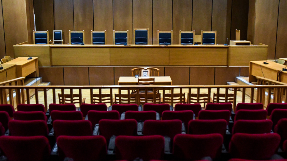 Άρχισε η δίκη ηθοποιού για βιασμό και απόπειρες βιασμού - Ήταν χειριστικός, τα παραδέχθηκε όλα, κατέθεσε η μητέρα θύματος  