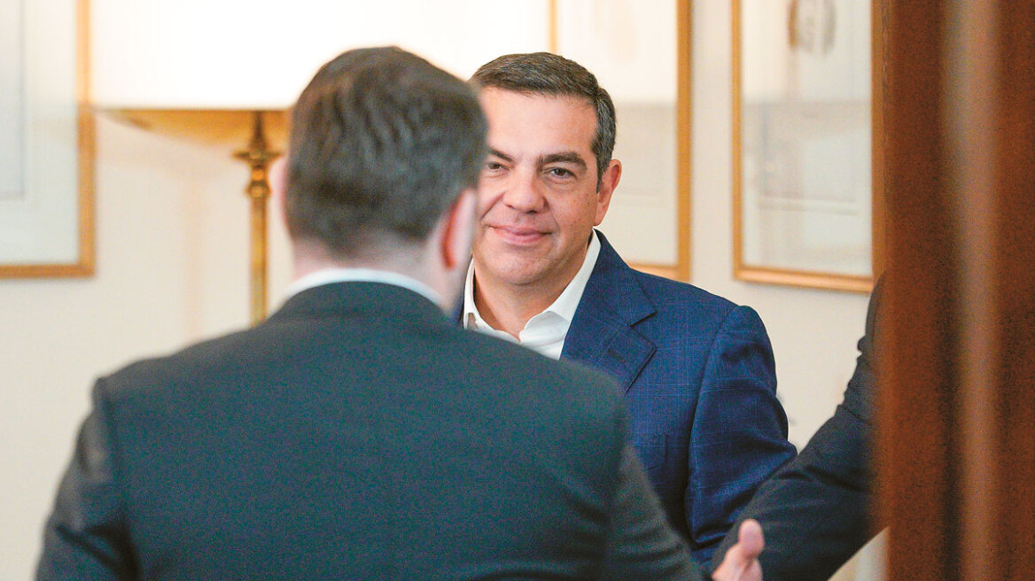 ΠΑΣΟΚ: «Ο θάνατός σου, η ζωή μου» - Μάχη επιβίωσης με το κόμμα-φάντασμα του Τσίπρα