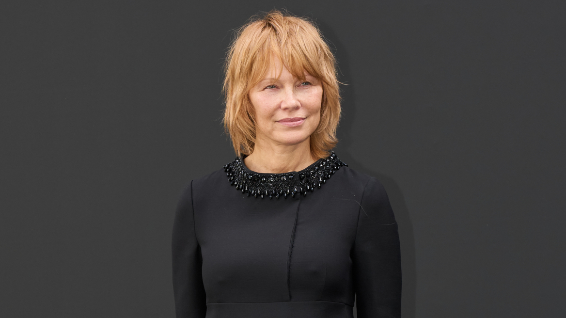 Pamela Anderson: Η έμπνευση πίσω από το νέο look στα μαλλιά της είναι η σταρ του γαλλικού σινεμά Marlène Jobert
