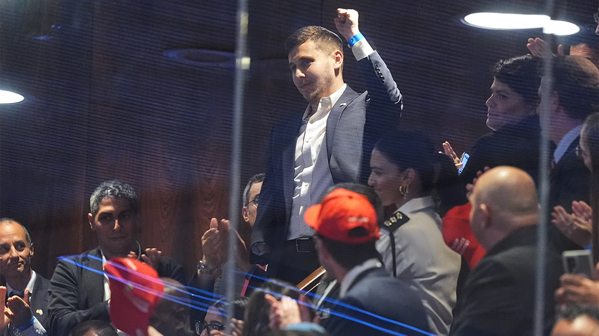 Ποιος είναι ο Άρι Σπιτζ, ο Αμερικανοϊσραηλινός στρατιώτης που αποθέωσε ο Νετανιάχου στην Κνέσετ μπροστά στον Τραμπ