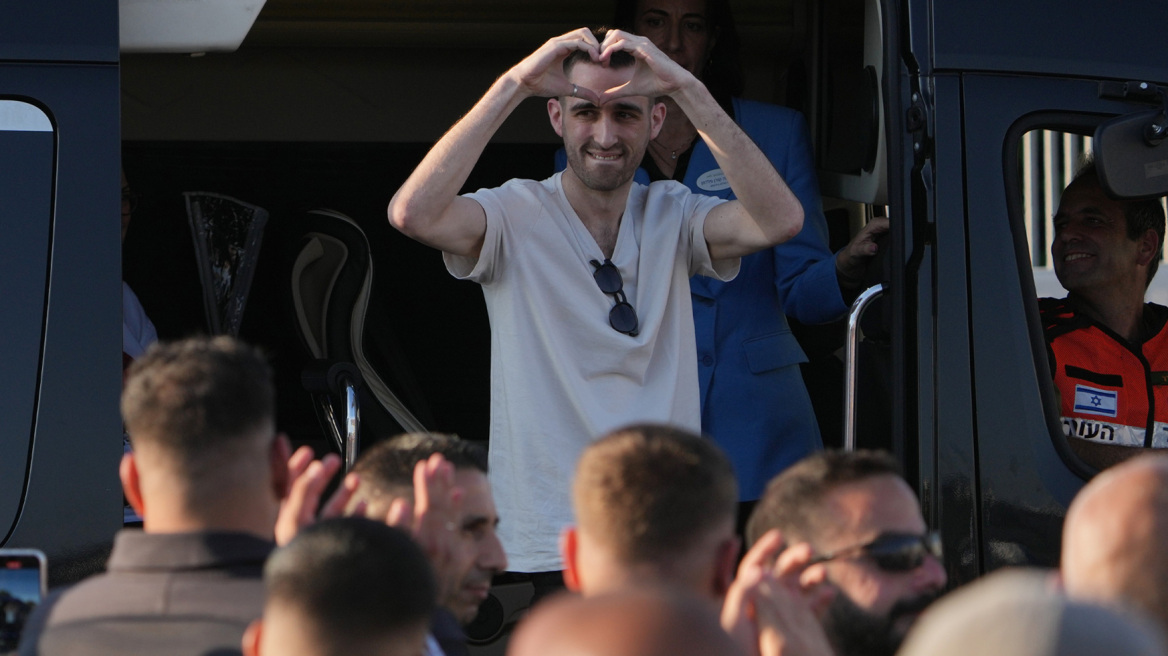 Αλυσοδεμένοι στα τούνελ, βασανιστήρια και απομόνωση: Οι πρώην όμηροι της Χαμάς αποκαλύπτουν τη φρίκη της αιχμαλωσίας