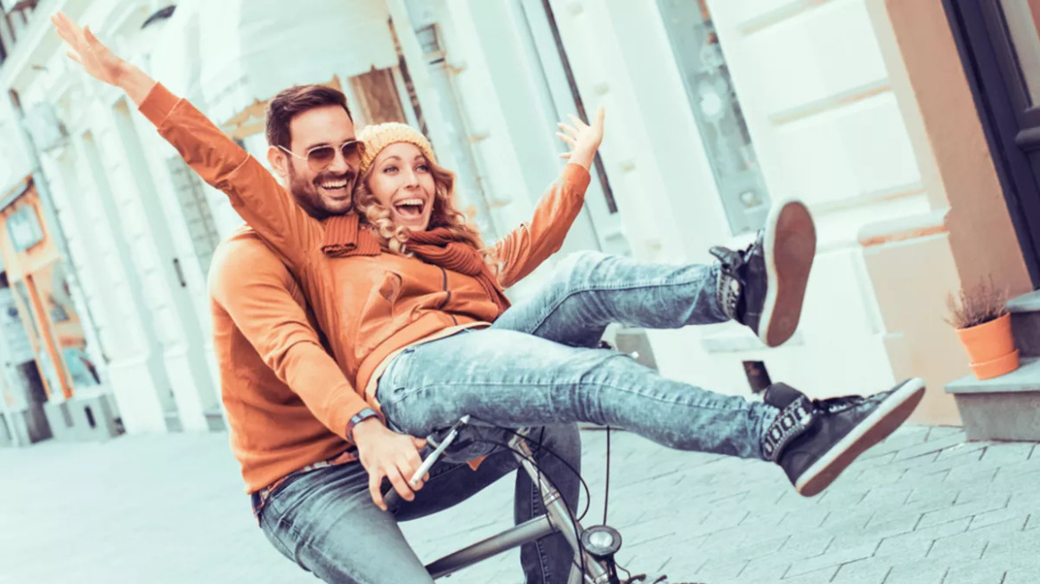 Το μυστικό που ενώνει τα ζευγάρια περισσότερο από τα λόγια αγάπης – Ανακαλύψτε το
