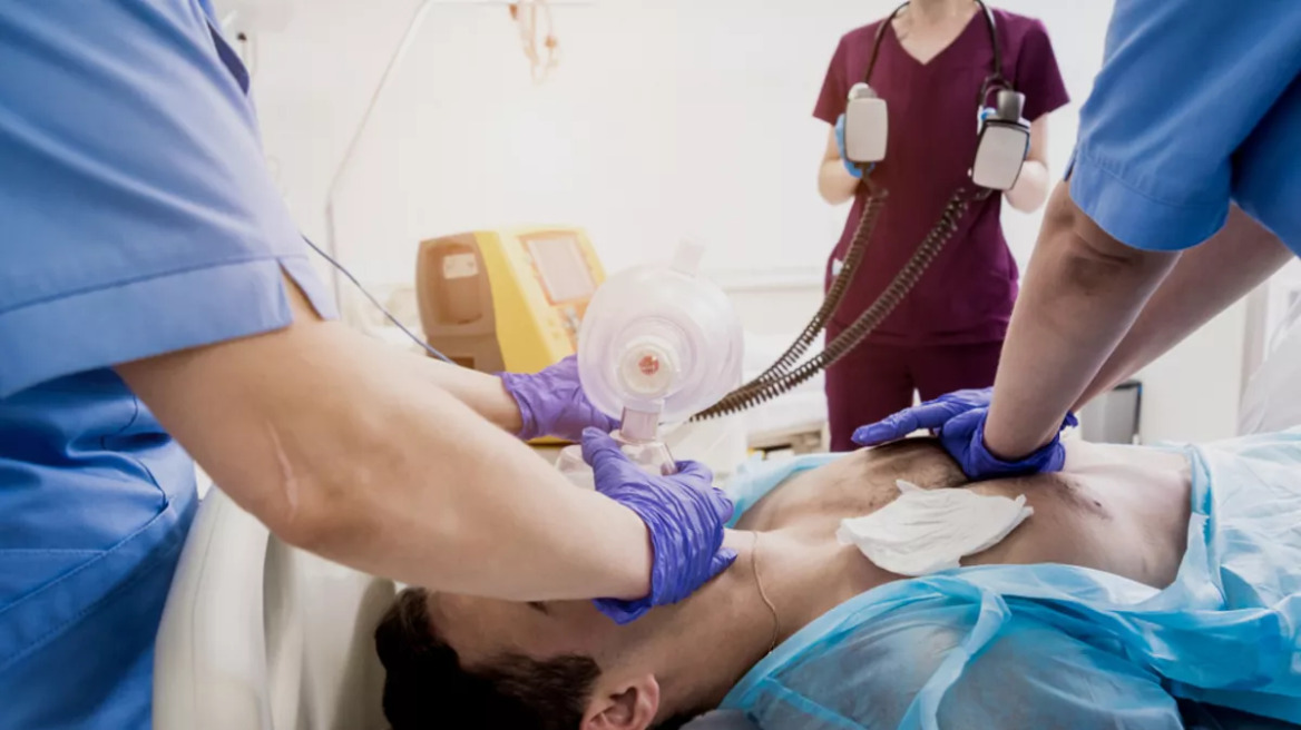 Μία καρδιά σε κάθε χέρι – Το ΕΚΑΒ μαθαίνει στους πολίτες να κάνουν ΚΑΡΠΑ