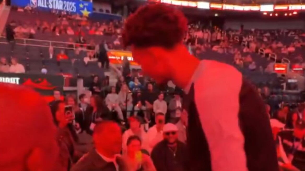 Ο Δαυίδ συνάντησε τον Γολιάθ: Ο γίγαντας Γουεμπανιαμά συνομίλησε με τον κοντύτερο παίκτη στην ιστορία του NBA - Βίντεο 