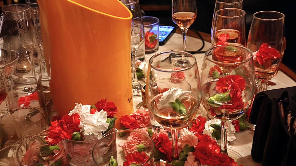 Φαγητό - ποτό - πάρτι με ελληνικά: Το τρίπτυχο της διασκέδασης από την παραλιακή μέχρι την Κηφισιά, ζητούνται... εναγωνίως μουσικοί για τα live