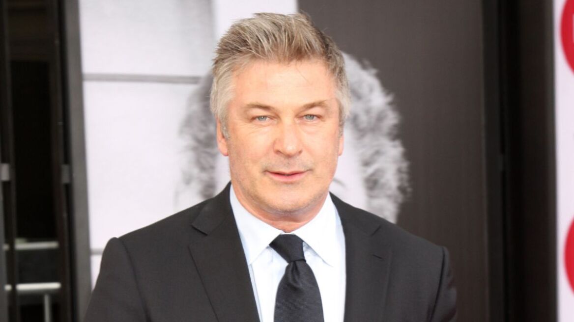 Άλεκ Μπάλντουιν: Βίντεο από τη στιγμή που το όχημά του πέφτει πάνω σε δέντρο διαψεύδει τους ισχυρισμούς του για το ατύχημα