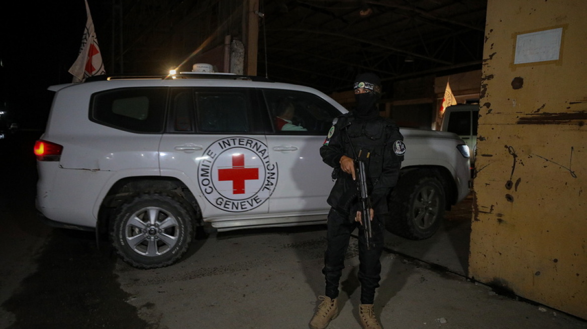 Σορούς δύο Ισραηλινών ομήρων παρέλαβε από την Χαμάς ο Ερυθρός Σταυρός