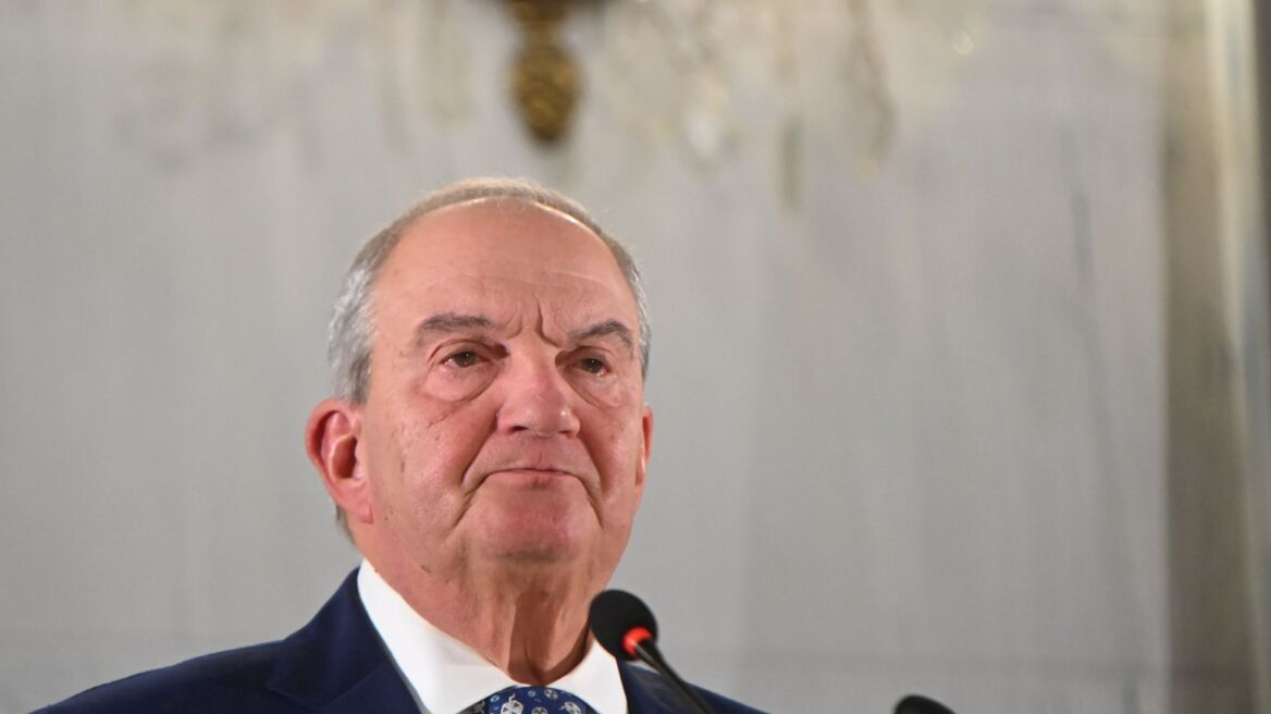 Η κυβέρνηση υιοθετεί Καραμανλή για την αμφισβήτηση των Θεσμών: Παραπάνω από επίκαιρες οι δηλώσεις του, λόγω των επιθέσεων της αντιπολίτευσης στη Δικαιοσύνη