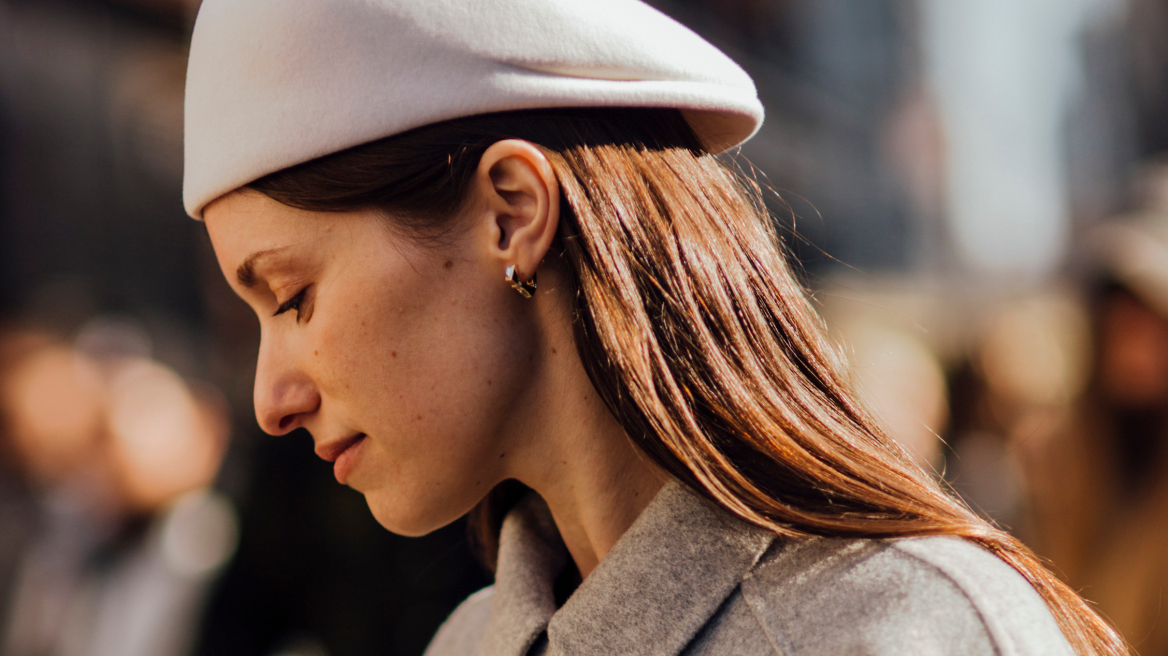 Pre-Shampoo: Το βήμα που λείπει από τη ρουτίνα των μαλλιών μας και κάνει τη διαφορά στην υγεία και την όψη τους
