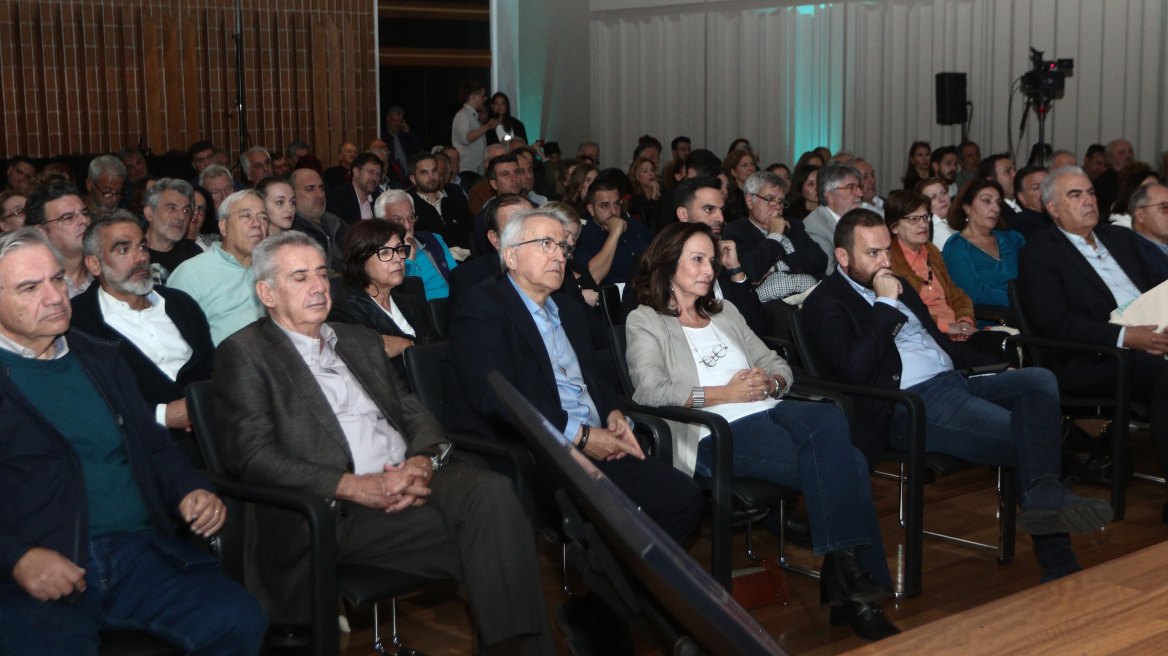 ΠΑΣΟΚ: Οι απουσίες στην εκδήλωση Σαχινίδη και τα ονόματα των Ομάδων Συνεδρίου