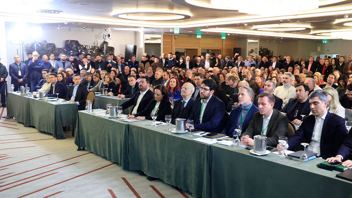 ΠΑΣΟΚ: Όλα τα ονόματα της ΚΟΕΣ - Οι αργόσυρτες πρόβες συνεδρίου, που πάει για τον Φεβρουάριο