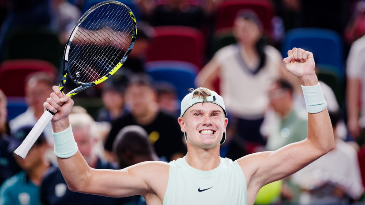 Χόλγκερ Ρούνε: Ζήλεψε την Porsche του Τζόκοβιτς, αγόρασε δική του αλλά δεν έχει ακόμα δίπλωμα 