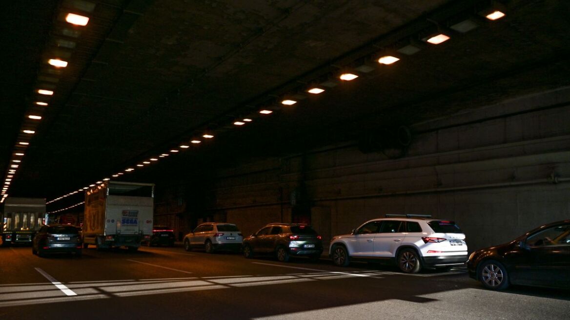 Μεγάλες καθυστερήσεις σε Κηφισίας και Αττική Οδό - Αυξημένη κίνηση και στον Κηφισό