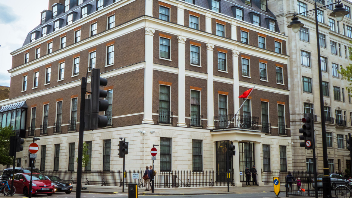 Το Πεκίνο καταδικάζει ως αβάσιμες τις κατηγορίες περί κατασκοπείας στη Βρετανία