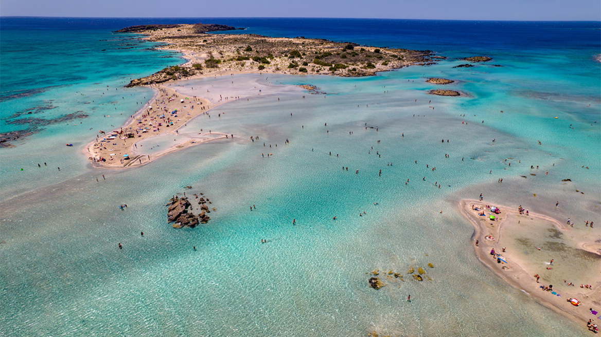 Η ελληνική παραλία που χρίστηκε «καλύτερη παγκοσμίως» καταστράφηκε από τον κόσμο και τους influencers