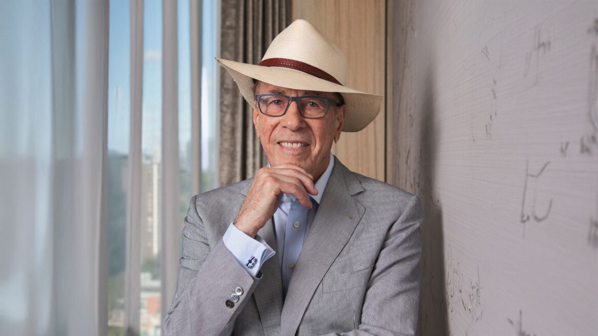 Ο άνθρωπος που έφτιαξε τα ξενοδοχεία Four Seasons και τα πούλησε στον Μπιλ Γκέιτς για 3,8 δισ. δολάρια