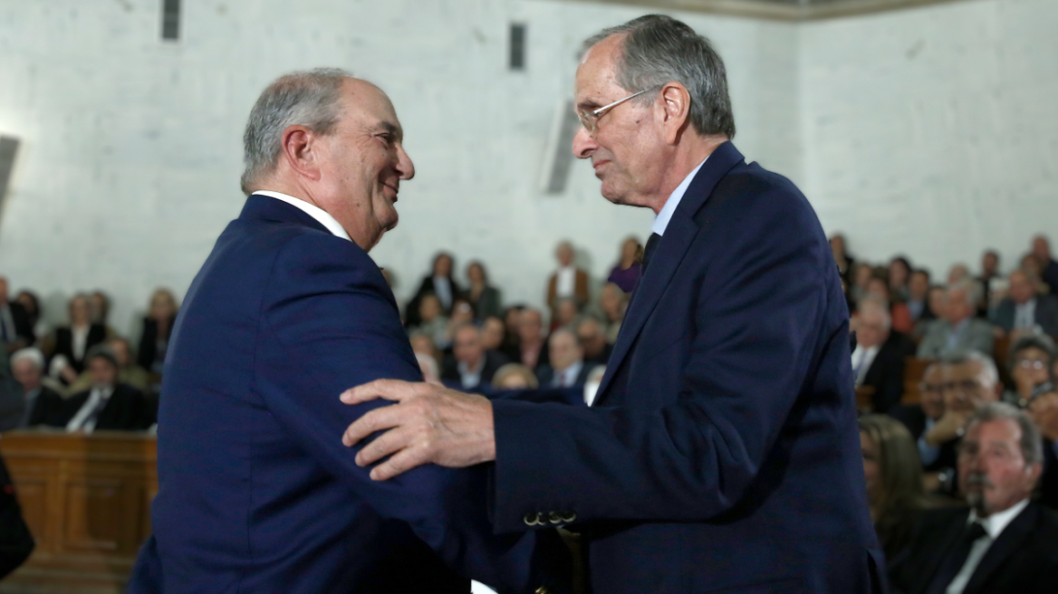 Η επανεμφάνιση Καραμανλή-Σαμαρά στην ίδια εκδήλωση, τα μηνύματα και η απάντηση του Μαξίμου