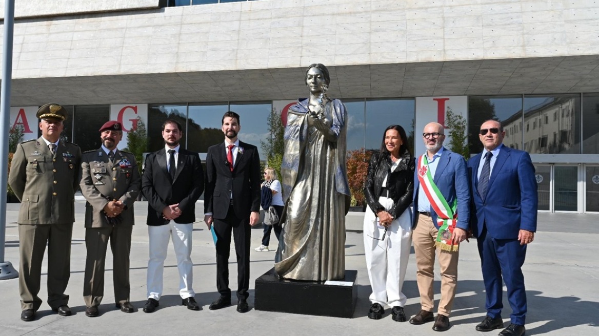 Στη Φλωρεντία εκτίθεται το άγαλμα της Μαρία Κάλλας που φιλοτέχνησε ο Νίκος Φλώρος