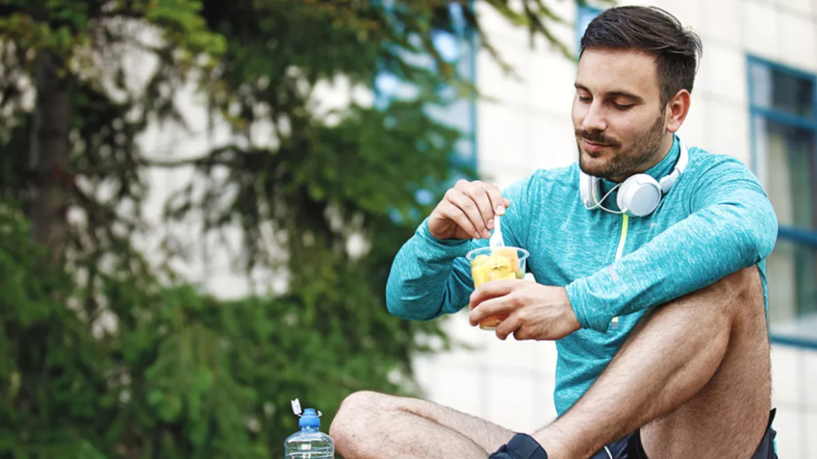 Τι να φάμε πριν το τρέξιμο; Ποιες τροφές δίνουν ενέργεια και ποιες να αποφύγουμε

