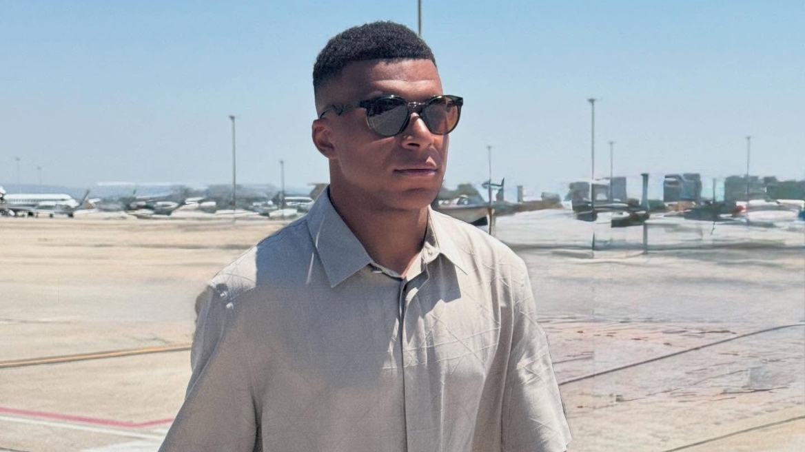 O Εμπαπέ πήρε μια ολοκαίνουρια BMW φτιαγμένη αποκλειστικά για εκείνον, αλλά... δεν έχει δίπλωμα οδήγησης