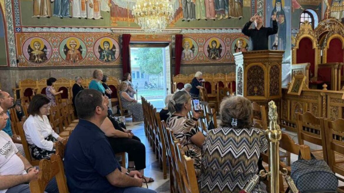 Πρώτη Θεία Λειτουργία στη νοηματική γλώσσα σε εκκλησία του Βόλου