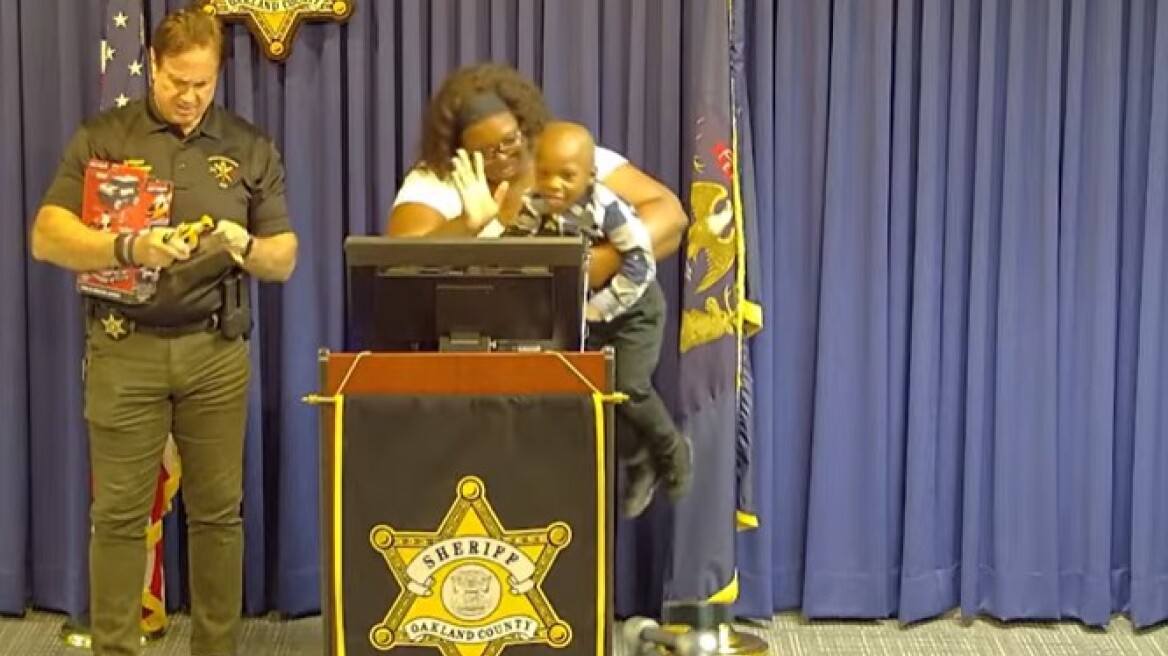 Τρίχρονος στο Μίσιγκαν έσωσε τη μητέρα του που έπαθε κρίση επιληψίας ξεκλειδώνοντας το κινητό της και καλώντας σε βοήθεια