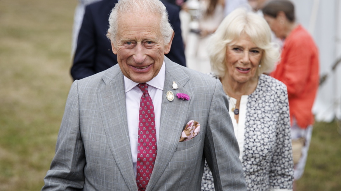 Ιστορική στιγμή στο Βατικανό: Ο βασιλιάς Κάρολος θα προσευχηθεί μαζί με τον Πάπα