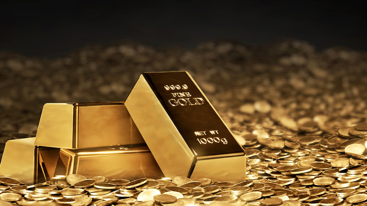 Ξεπέρασε και τα 4.300 δολάρια ο χρυσός - Γιατί συνεχίζει τη μοναχική πορεία των ρεκόρ, ενώ οι αγορές κλυδωνίζονται