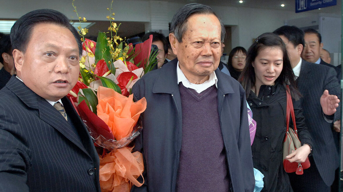 Πέθανε ο τιμηθείς με Νόμπελ Φυσικής Τσεν Νινγκ Γιανγκ σε ηλικία 103 ετών