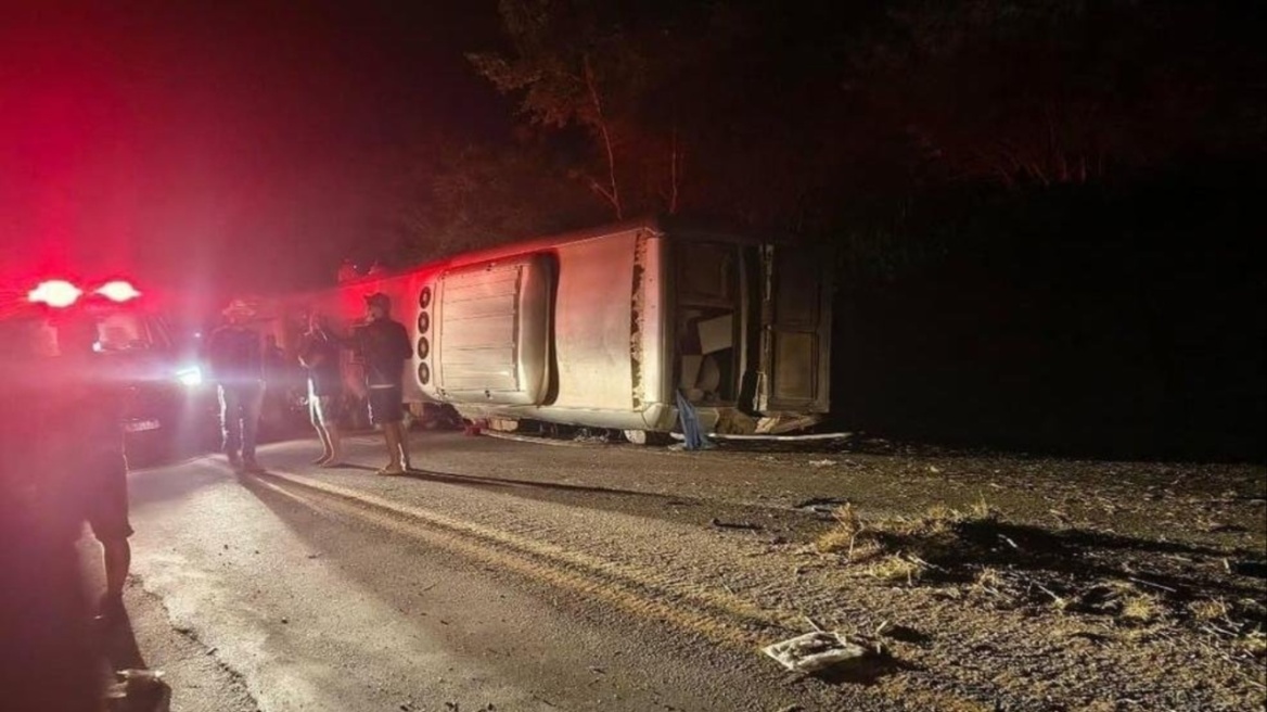 Τουλάχιστον 17 νεκροί εξαιτίας ανατροπής λεωφορείου στη Βραζιλία - Δείτε βίντεο 