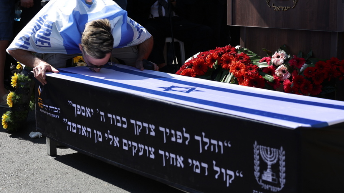 Το Ισραήλ πήρε μέσω του Ερυθρού Σταυρού μια ακόμη σορό ομήρου της Χαμάς