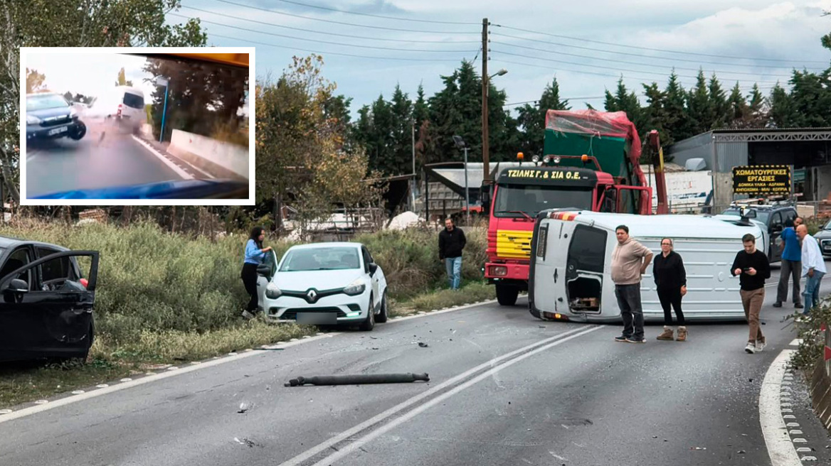 Η στιγμή της καραμπόλας στη Θεσσαλονίκη - Βαν πέφτει σε αμάξι που πετάγεται στο παρμπρίζ άλλου οχήματος 