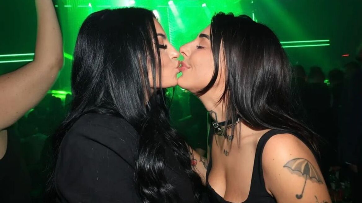 Δήμητρα Αλεξανδράκη: Το φιλί στο στόμα που αντάλλαξε με τη Super Κική