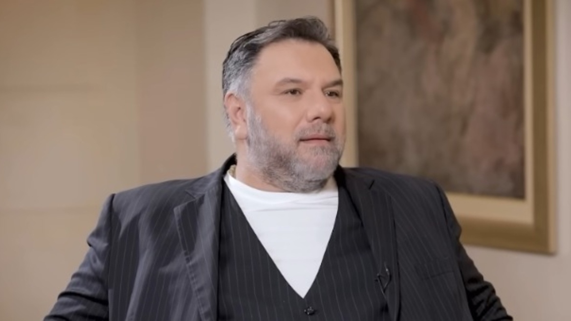 Γρηγόρης Αρναούτογλου: Ήμουν τόσο θρησκόληπτος που δεν έκανα σεξ κάθε Τετάρτη και Παρασκευή
