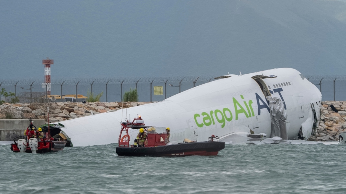 Πως έγινε το δυστύχημα με το αεροσκάφος που κατέληξε στη θάλασσα μετά την προσγείωση στο Χονγκ Κονγκ